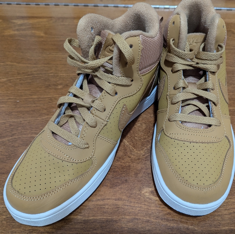 Nike Court Borough
